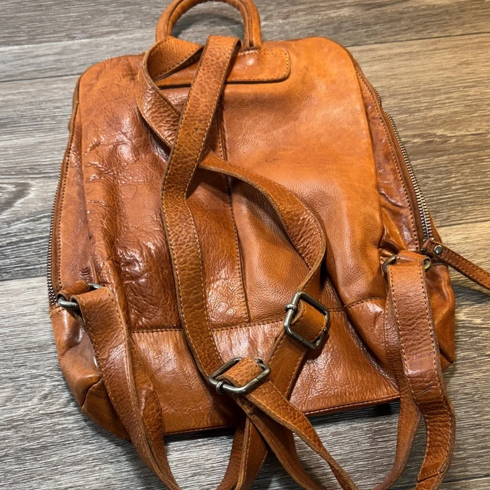 Vilenca Holland Brown Leather Backpack - Picture 5 of 11